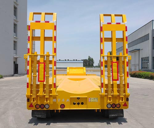 鵬騫牌LPY9402TDP低平板半掛車