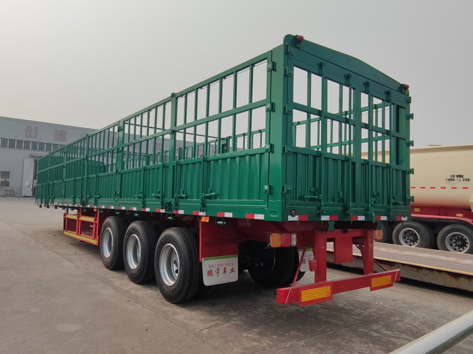 倉(cāng)柵式運(yùn)輸半掛車